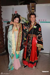 组图：黎耀祥与郑则仕斗戏 周家蔚与佘诗曼饭聚