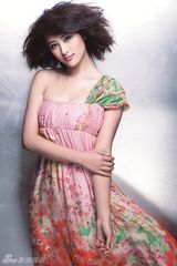 组图：李欣汝梦幻亮丽写真 风格独具飘逸灵动