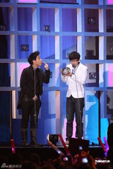 组图：Hit FM流行音乐颁奖礼开锣 罗志祥率舞群开场