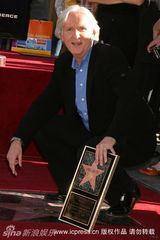 幻灯组图：卡梅隆留名星光大道 施瓦辛格到场助阵