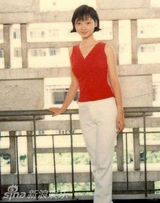 组图：柳岩罕见旧照曝光 性感难寻被疑整容