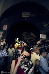 组图：戚薇挑战新角色 土耳其上演逆袭红蔷薇