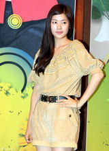 高清图：金贤重帅气宣传《恶吻》 与郑素敏亲密合影