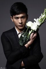 组图：乔振宇生日写真 彰显轻熟男独特魅力