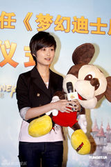 幻灯图：李宇春代言网游 否认将出演《新龙门客栈》