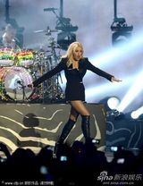 组图：格温-史蒂芬尼黑丝诱惑 领衔No Doubt献唱