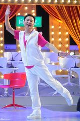 组图：芒果台《喜剧之王》全新改版 美女团性感登场