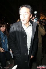 组图：陆川戴立忍曾宝仪等现身张震婚礼