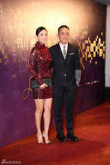 组图：章子怡斩获七座影后奖杯 金像奖大热