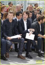 组图：贝克汉姆现身时装周看秀大展型男魅力