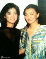 组图：邓丽君与好友珍贵合影 青霞热吻成龙搂肩