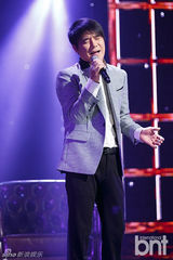 组图：韩团2NE1《M countdown》打榜拿第一