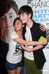 组图：GaGa小师弟抵港 自称已与歌迷们结婚