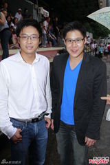 组图：霍启刚霍启山心情大好 否认成立教学基金