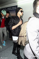 组图：韩国男团BIGBANG赴台 粉丝挤爆机场大厅