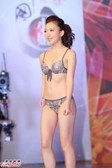 组图：中国小姐香港区三甲出炉现场颁奖