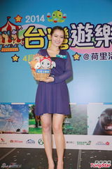 组图：吕慧仪怀胎四月仍踩高跟鞋跳舞