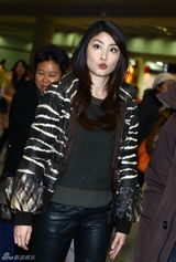 组图：陈慧琳否认春晚节目遭删 力挺冯小刚