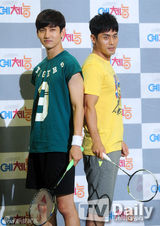 组图：《艺体能》现场 昌珉李钟秀玩命练习