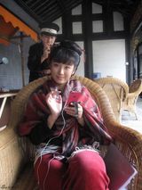 组图：《菩提树下》花絮照 众星一改苦情玩搞笑