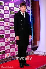 组图：李秉宪安圣基等出席韩国电影协会忘年会