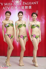 组图：亚洲小姐候选佳丽性感三点式泳装亮相斗艳