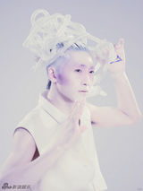 组图：路宏奇幻写真 90后正太变“外星人”