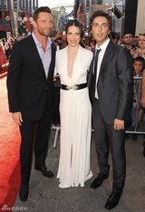 组图：《铁甲钢拳》洛杉矶首映 休-杰克曼帅气亮相