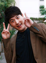 组图：《等待绽放》主创集体卖萌秀现场照