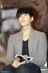 组图：元斌宣传《孤胆特工》 将行程安排给影迷