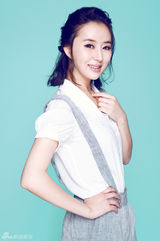 组图：周牧茵推出俏皮写真 清纯可爱展现似水柔情