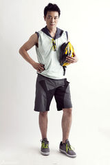 组图：吴樾摩登运动风造型曝光 活力男人有型有款