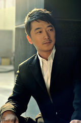 组图：邵峰冬日时尚大片曝光 展现东方绅士魅力