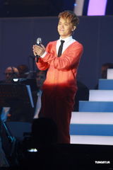 组图：张敬轩香港音乐会落幕 黄耀明任嘉宾意外现身