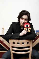 高清图：韩星李章宇曝与恩静台前幕后 最喜欢梁朝伟