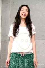 幻灯组图：万芳五年后发新专辑 着绿色长裙春意盎然