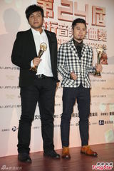 组图：暗黑白领阶级获最佳客语专辑奖 淡定自若