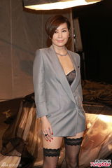 组图：张智霖为自己导MV 蔡一杰伍咏薇现场搞怪