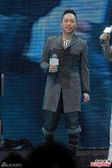 组图：任贤齐自愧腹肌不如张家辉 遭梁汉文投诉