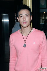 组图：余文乐拒为新片露臀 杜汶泽预告肉搏裸女