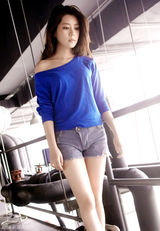 组图：朱婧最新写真出炉 演绎复古风情