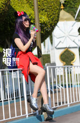 组图：张靓颖迪斯尼开启梦想计划 卖萌扮少女