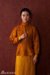 组图：孙梅竞藏服写真曝光 圣洁纯净宛若油画