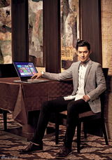 组图：严宽杂志变商务精英男 眼神深邃迷人