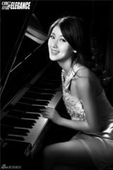 组图：甘薇妩媚写真 造型百变女人味十足