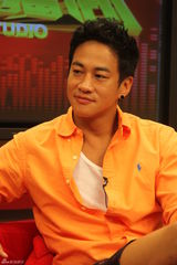 组图：《璀璨人生》做客 何润东称不再演偶像剧