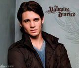 组图：《吸血鬼日记》主演性感登娱乐周刊封面