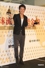 组图：周杰伦赞蔡依林漂亮 王力宏罗志祥助阵颁奖礼