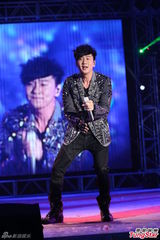 组图：严爵挑战唱跳险破音 林俊杰压轴热舞