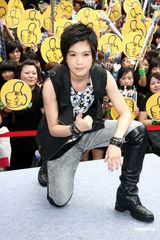 高清组图：张芸京新碟造型惊艳 台北签售见歌迷